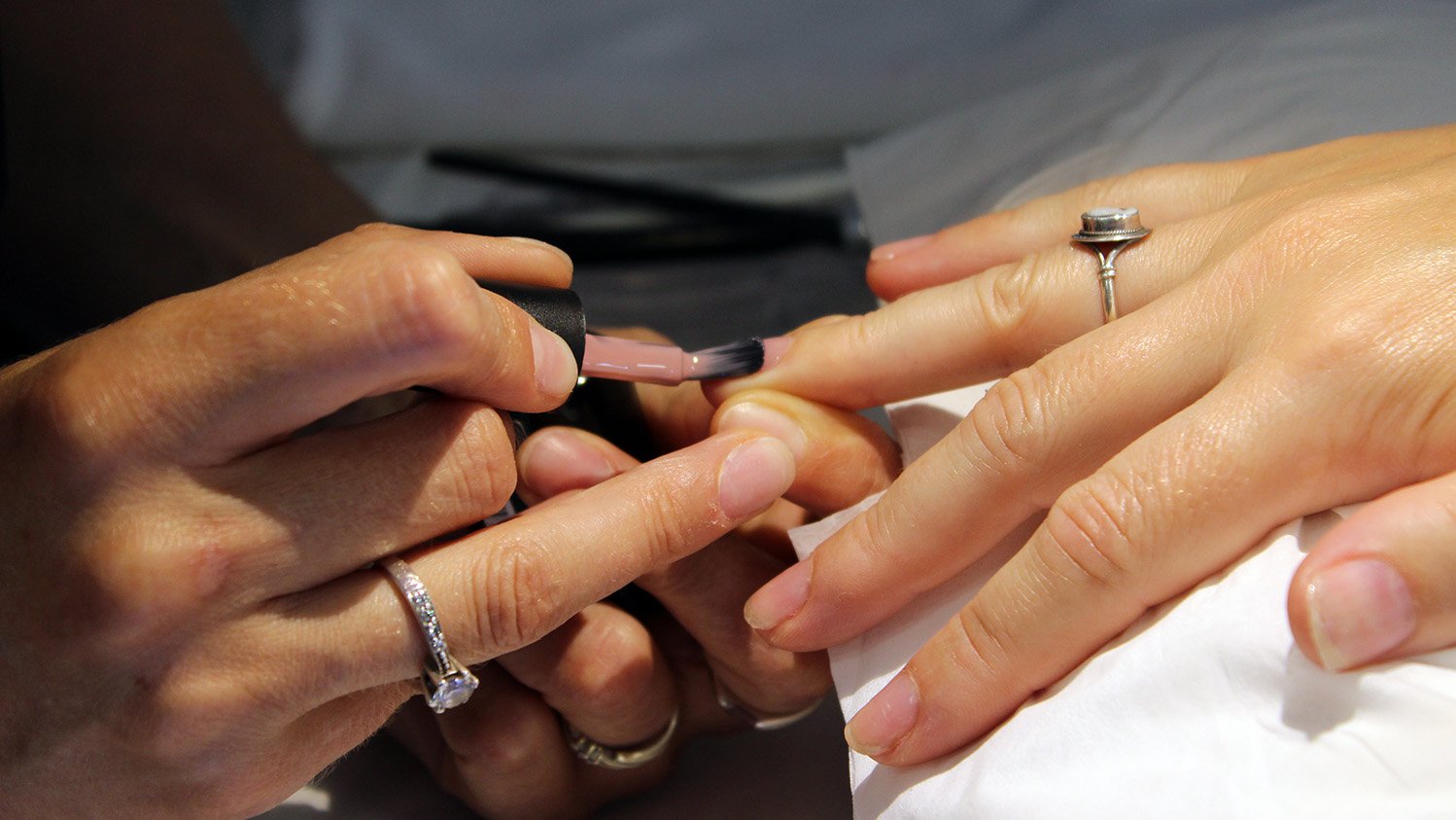 Du soin des ongles au Nail Art. Formation certifiante de prothèsiste ongulaire à Cergy Pontoise Val Oise 95 Ile de France 3